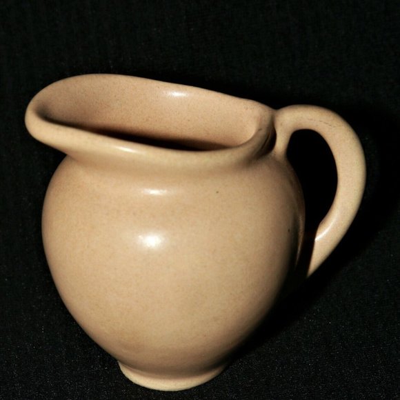 Small wide pitcher pottery tan / beige Camark? - Picture 4 of 5